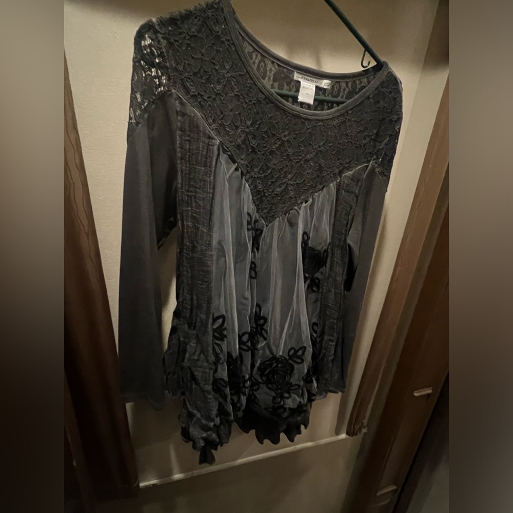 Thigh lenght top, dark grey, med gray, black